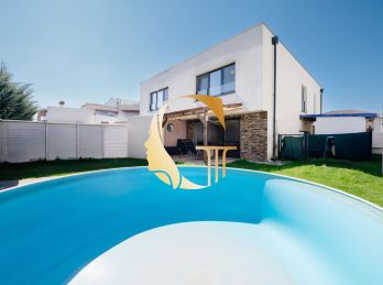 GODDESS PROPERTY – exkluzívne – PREDAJ – 4 Izbový 130 m2 dom- s bazénom – novostavba - v tichom prostredí – Jaseňová ulica – MILOSLAVOV