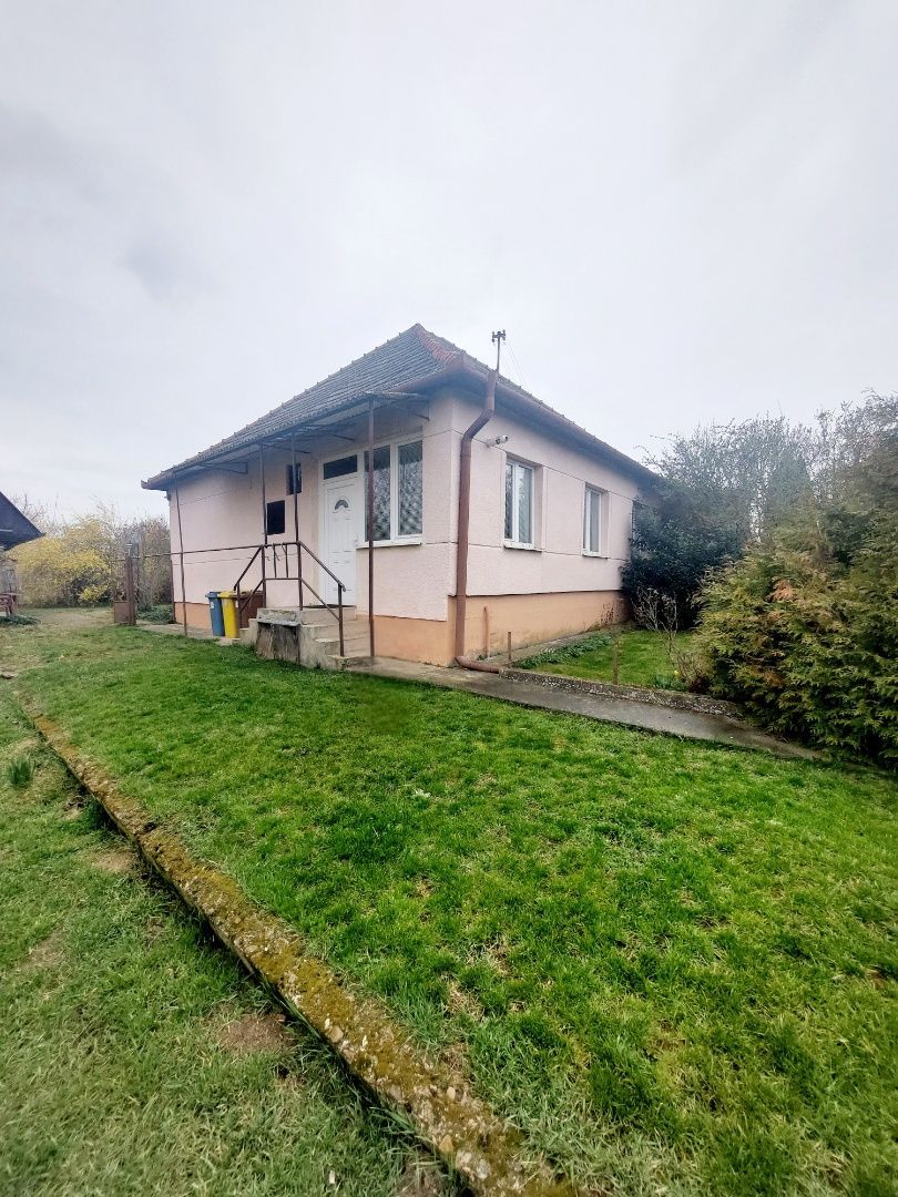 Vidiecky dom so štedrým pozemkom v tichej časti obce Cabaj-Čápor (Pereš)