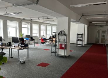 Celok kancelárií v blízkosti Klientskeho centra, Trnavská cesta, 310m2