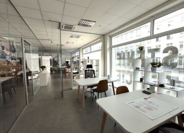 Obchodný priestor na vyvýšenom prízemí s veľkým preskleným výkladom na Račiansku ulicu, 126m2