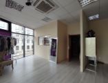 Obchodno-administratívny priestor s preskleným výkladom, 137m2