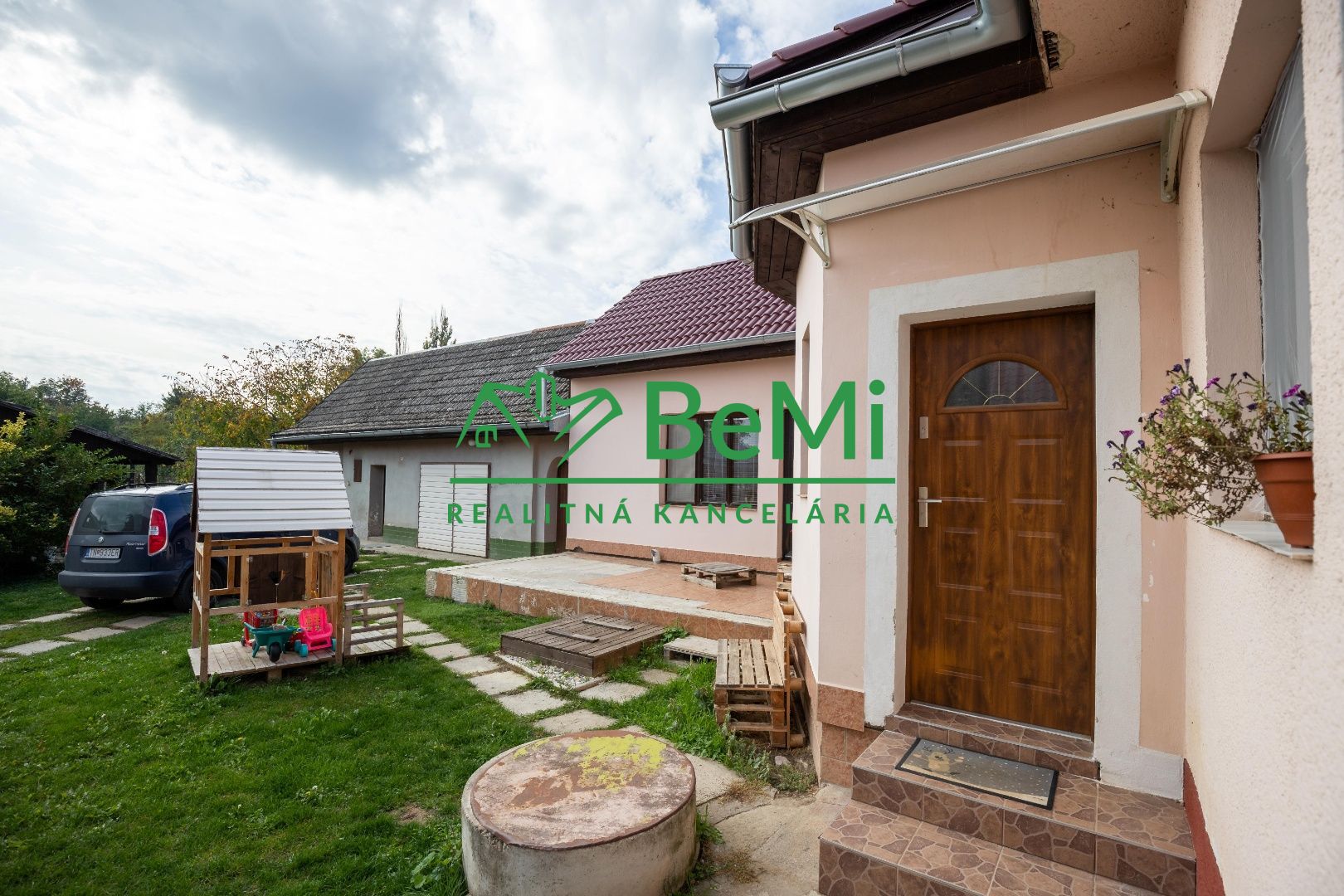 Na predaj 4-izbový rodinný dom v obci Chocholná-Velčice
