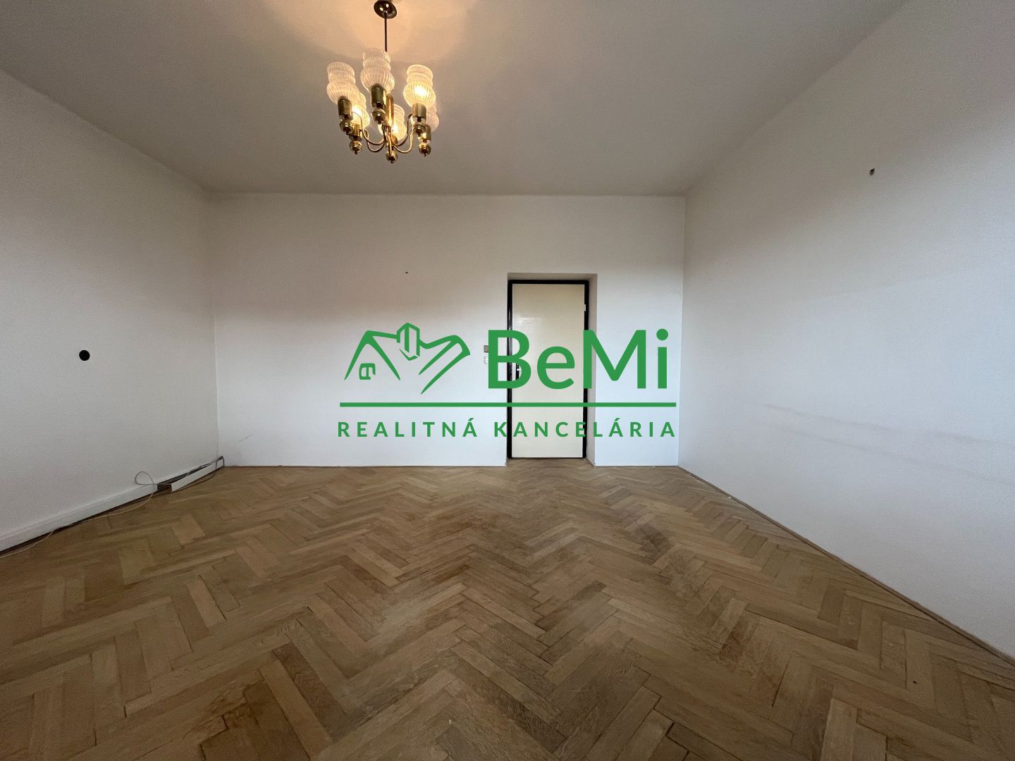Predaj veľký 3 izbový byt - LEVICE (088-113-MIJKa)