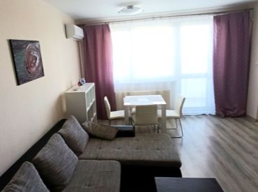 Pekný 2izbový byt na námestí pri Auparku
