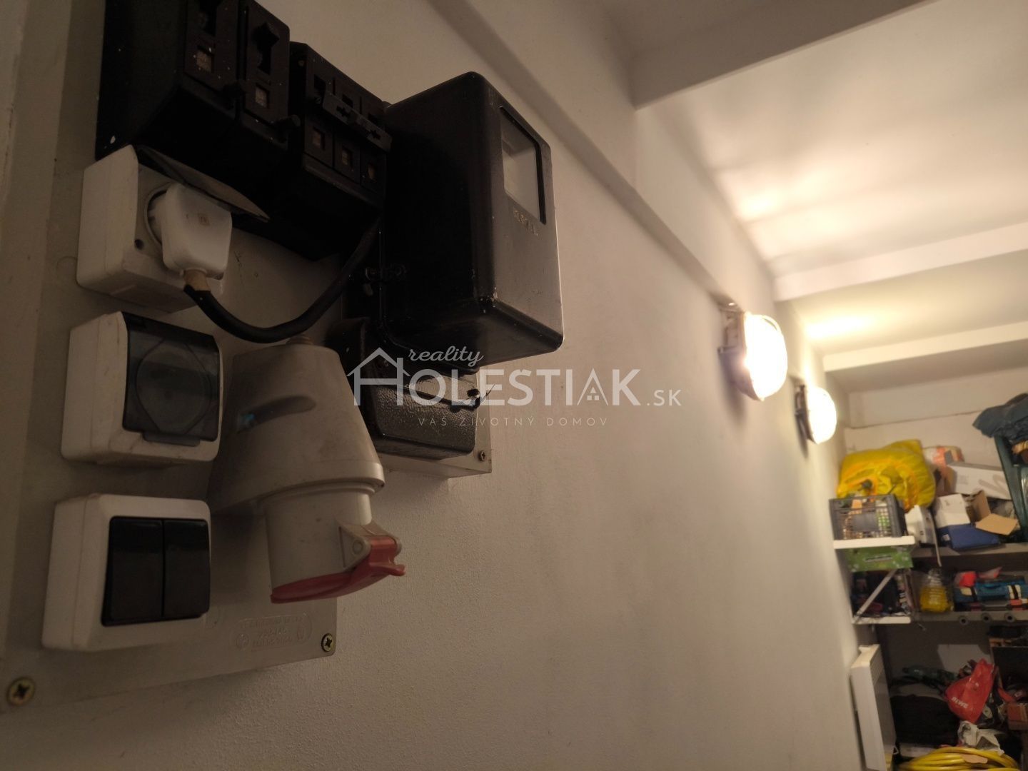 Predám garáž v centre KNM, iba u nás