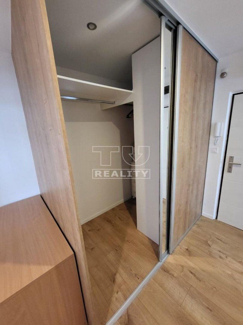 (REZERVOVANÉ)NÁDHERNÝ 2 IZBOVÝ BYT, ŽILINA-VLČINCE, 1. POSCHODIE, BALKÓN, VÝŤAH, 58m²