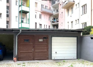 Garáž 18 m2 na Továrenskej ulici v Starom Meste