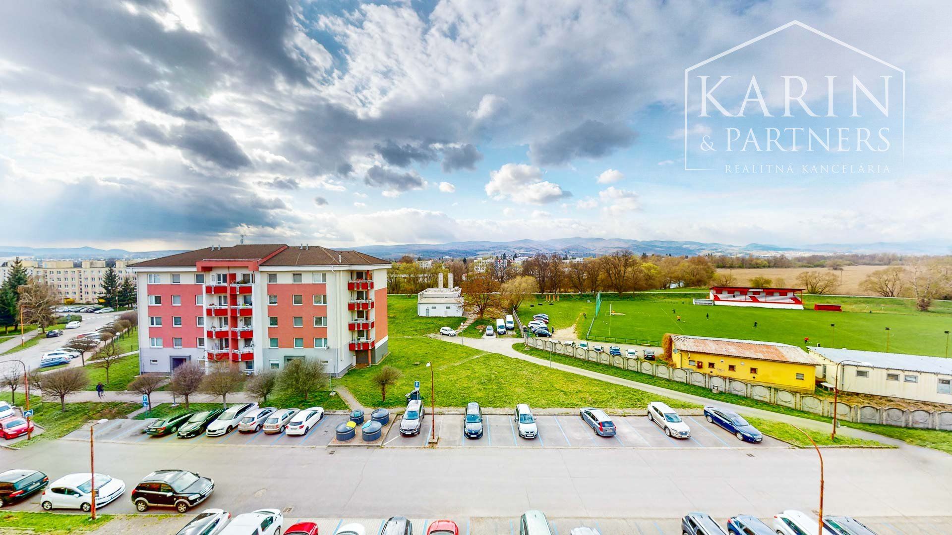TOP CENA v rámci lokality! Priestranný 3-izbový byt 76,70 m2 po rekonštrukcii s balkónom, klimatizáciou a krásnym výhľadom Sliač