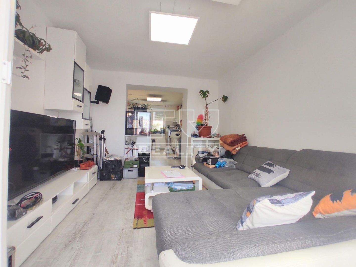 Slnečný 2 izbový byt s balkónom Tovarníky