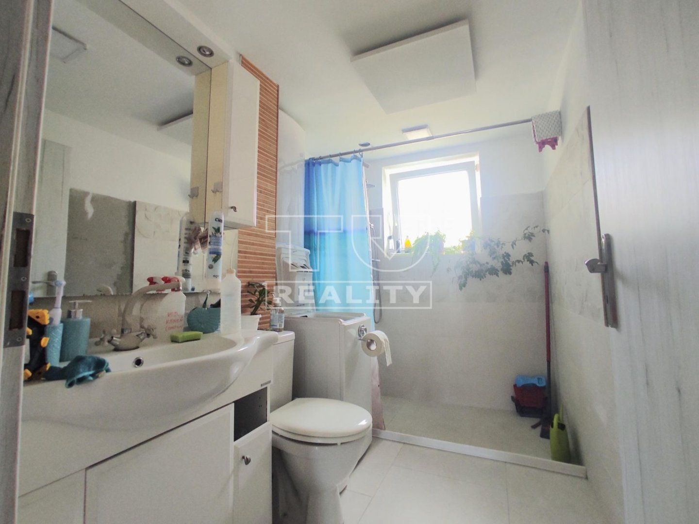 Slnečný 2 izbový byt s balkónom Tovarníky