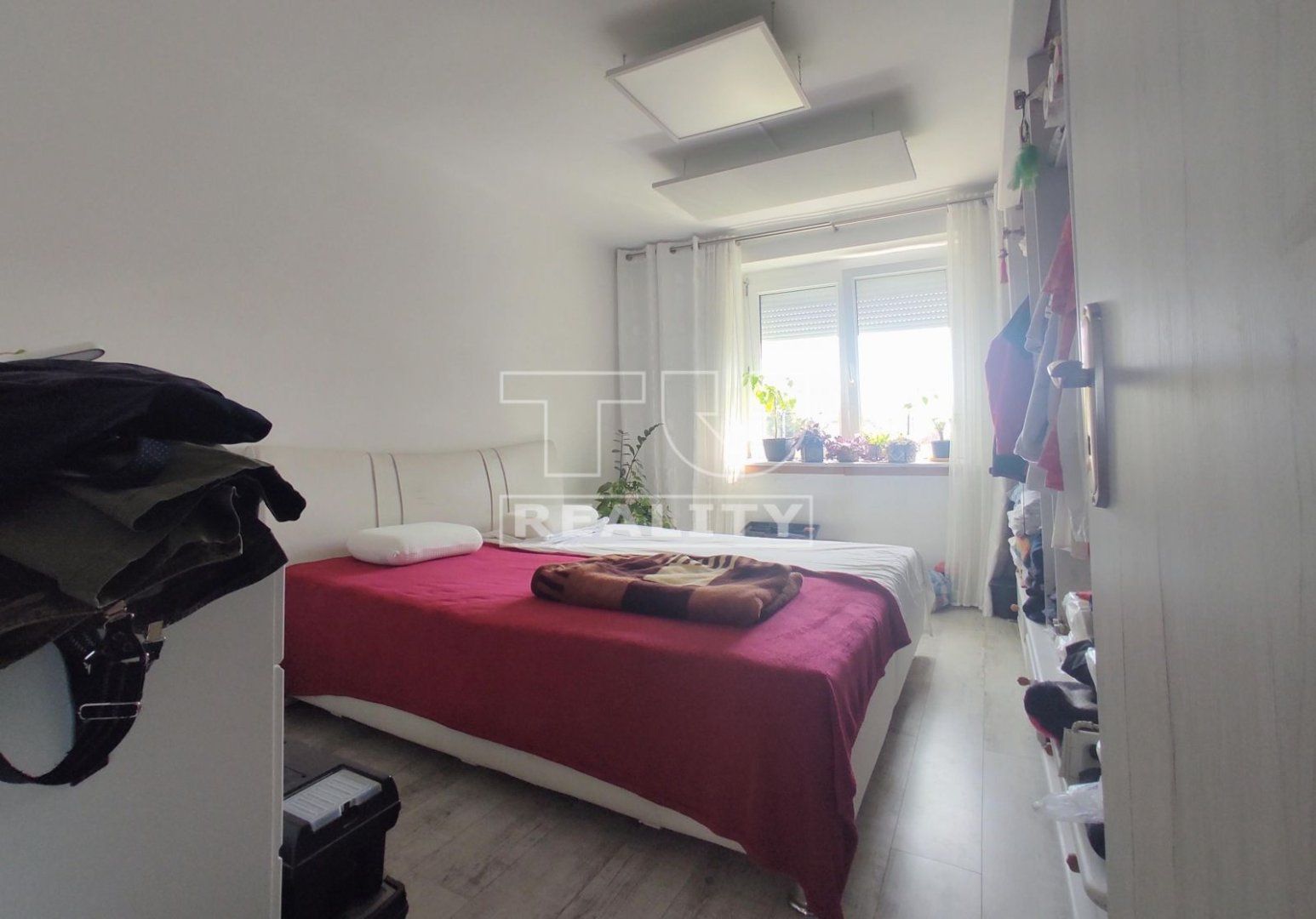 Slnečný 2 izbový byt s balkónom Tovarníky