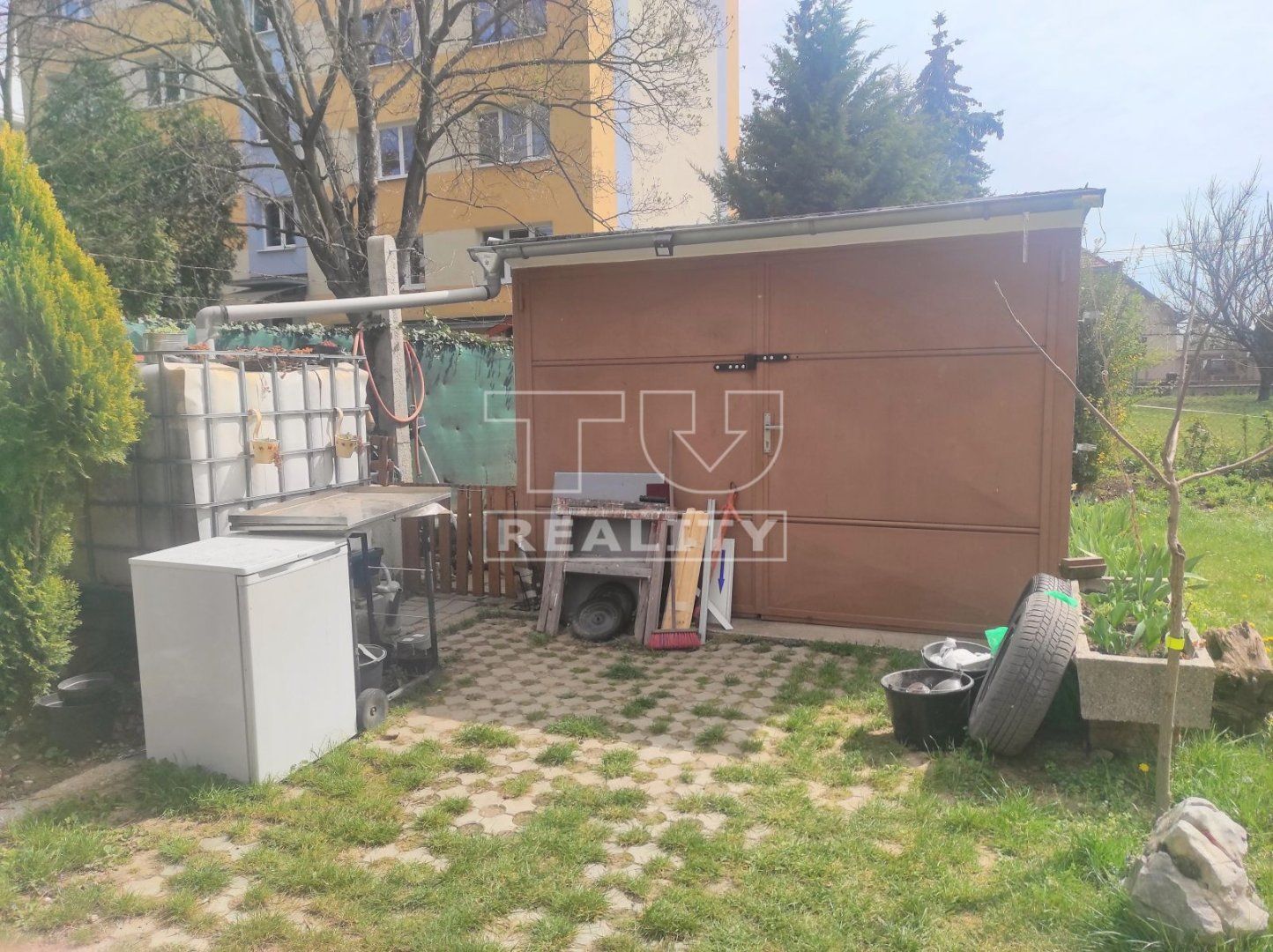 Slnečný 2 izbový byt s balkónom Tovarníky