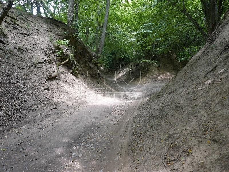 Rekreačný pozemok  v Stupave, s výmerou 820 m2 v blízkosti výstavby rodinných domov, 12 km od Bratislavy.