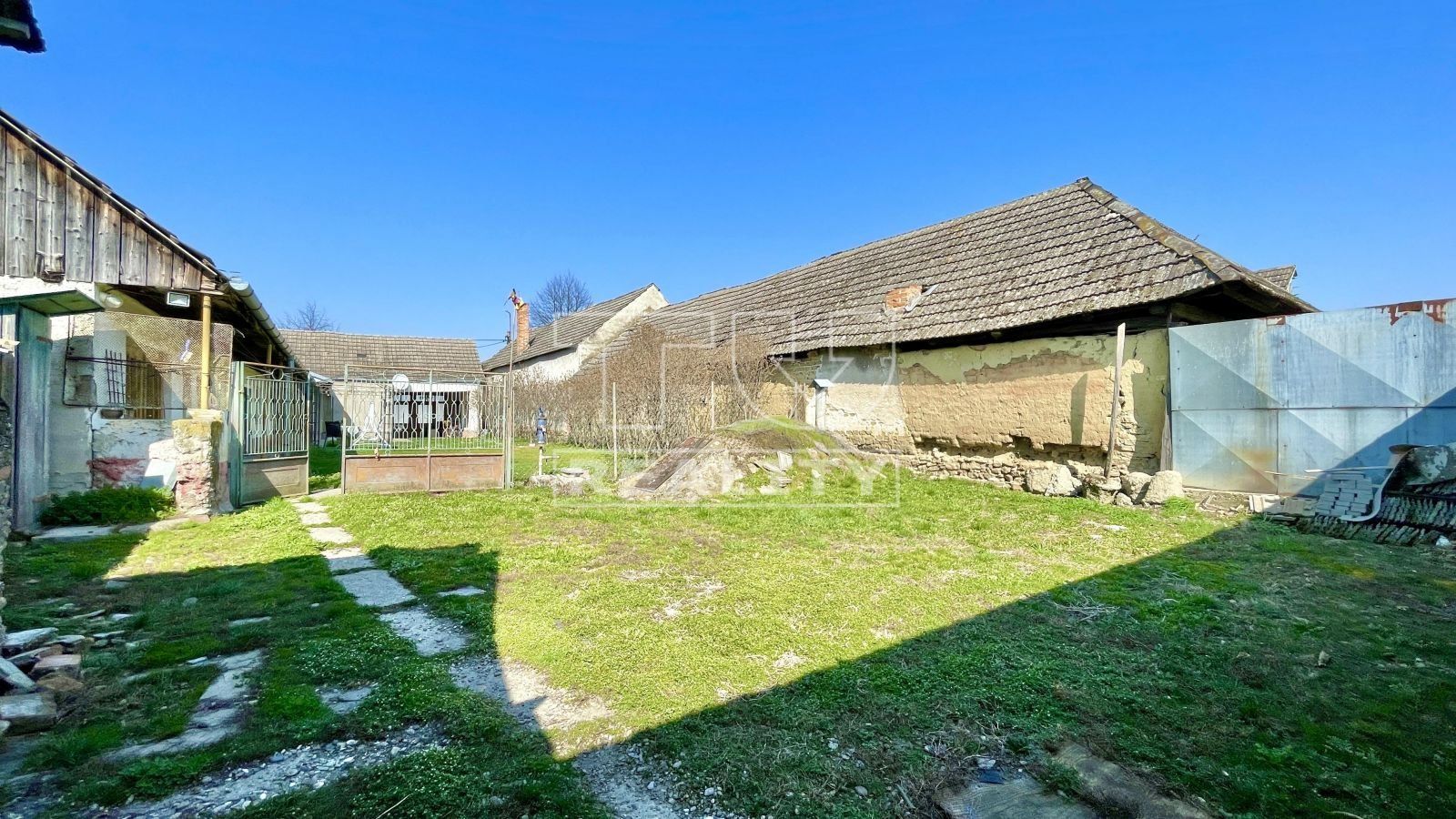 Rodinný dom s pozemkom 1183 m2 v Drahovciach pri Piešťanoch