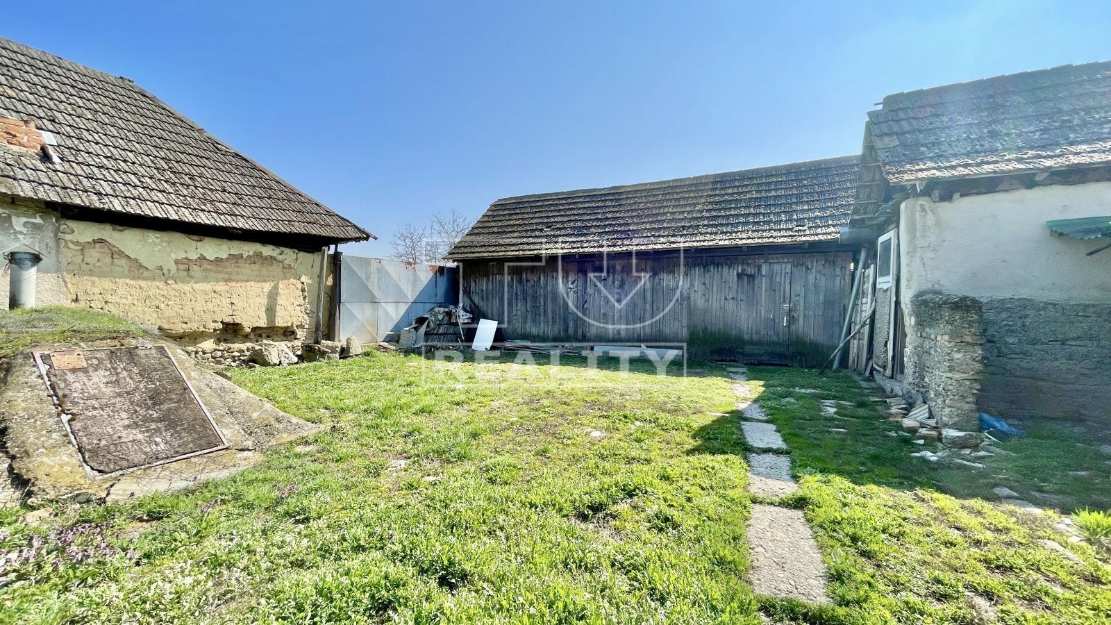 Rodinný dom s pozemkom 1183 m2 v Drahovciach pri Piešťanoch