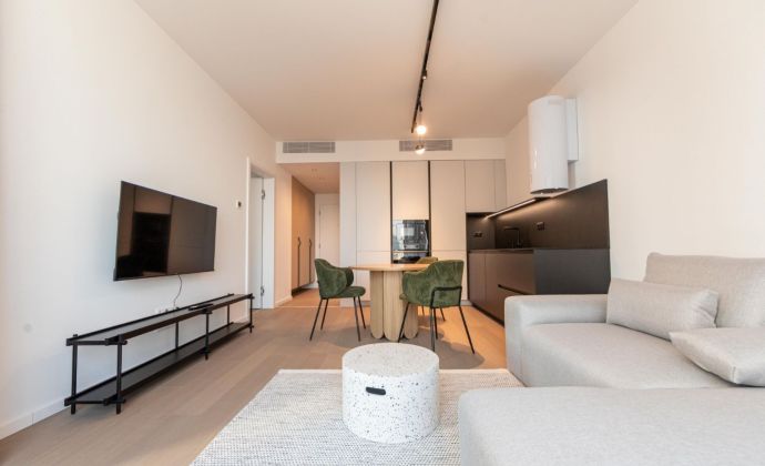 Prenájom- exkluzívny a ešte neobývaný 2- izb. byt (50 m2) v  jedinečnom projekte SKY PARK IV (4, veža), ul. Bottova, BA I- Staré Mesto