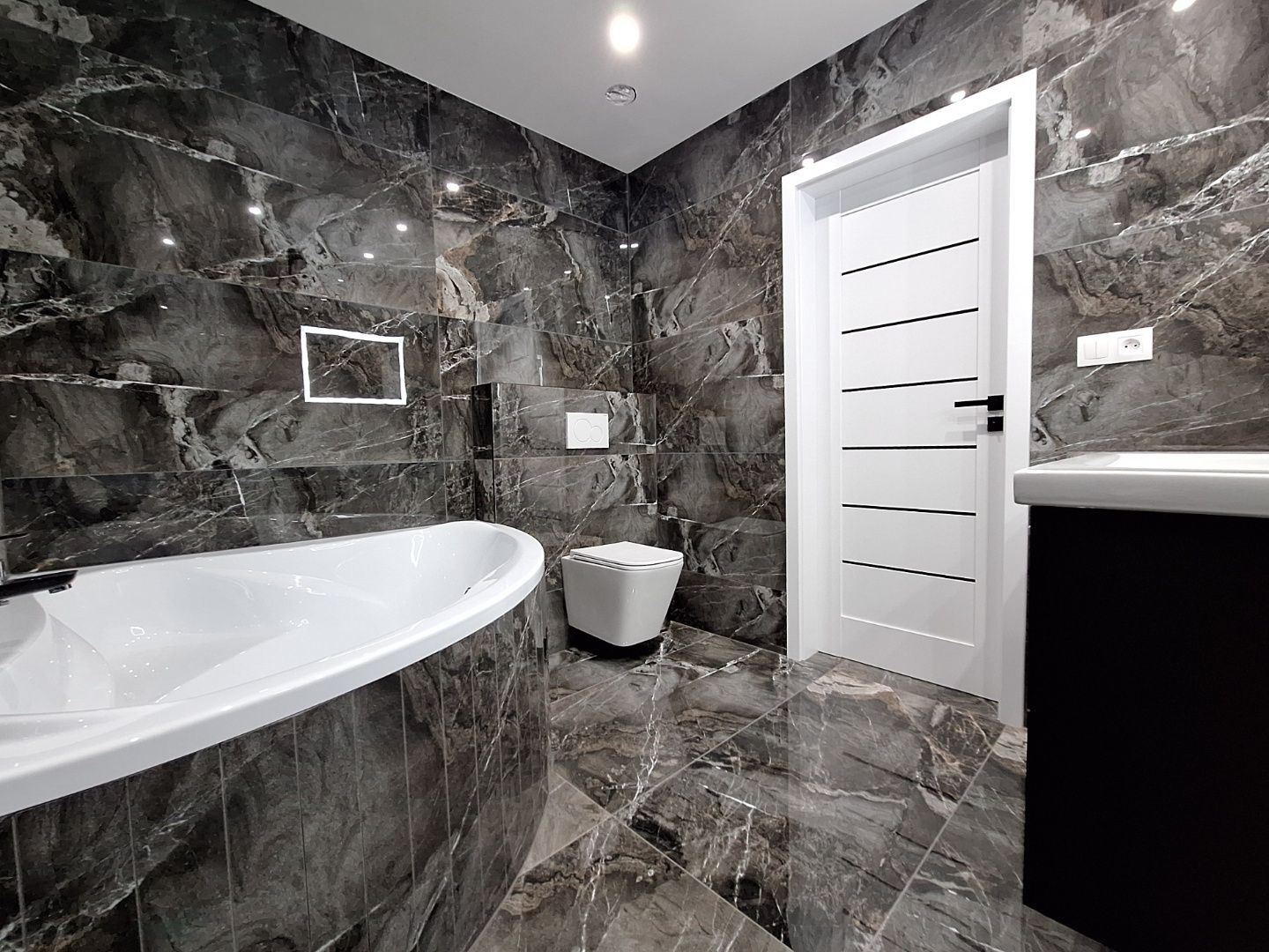 ADOMIS - Predám moderné nadštandardné bungalovy 120m2, tepelné čerpadlo, Cestice, len 15min z Košíc.
