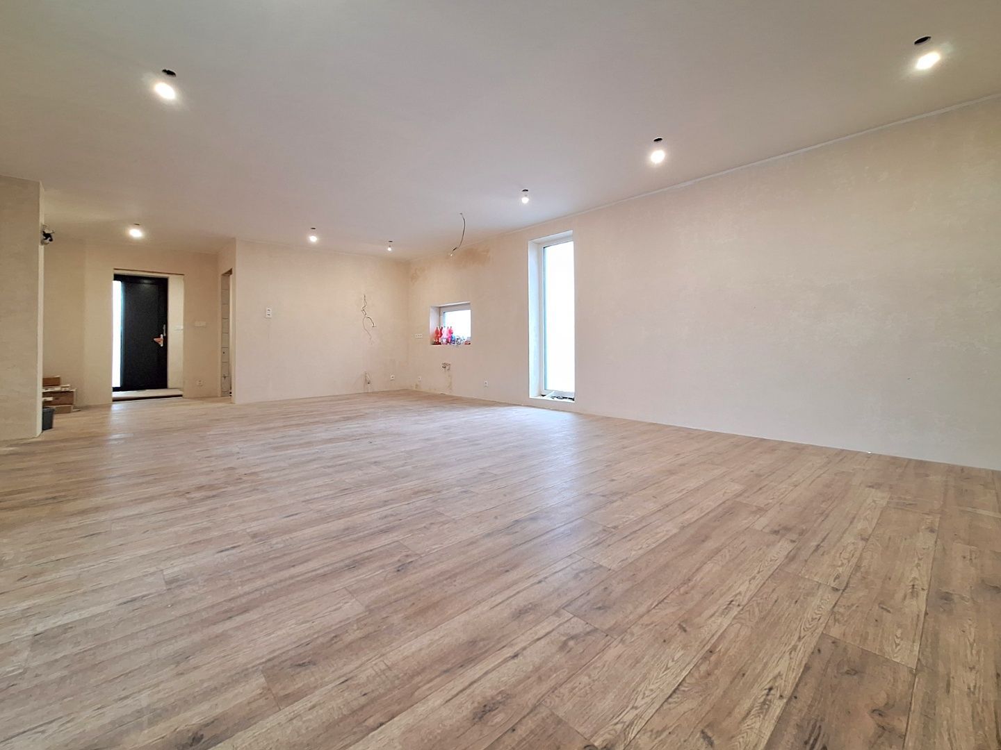 ADOMIS - predám dokončený 4-IZB.BUNGALOV, VŠETKY SIETE, obec Ďurkov, 600m2, iba 15 km z Košíc.