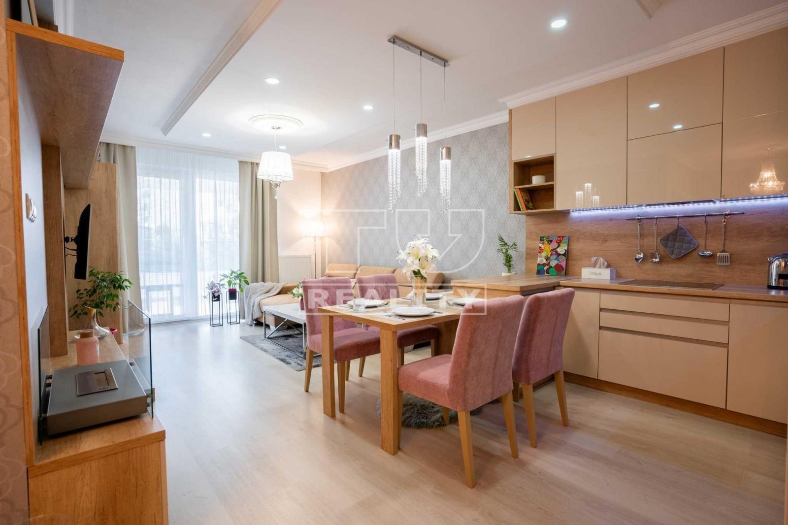 TUreality exkluzívne ponúka krásny 2i byt v Novostavbe TAMMI s predzáhradkou, parking, pivnica, 78,97m2.