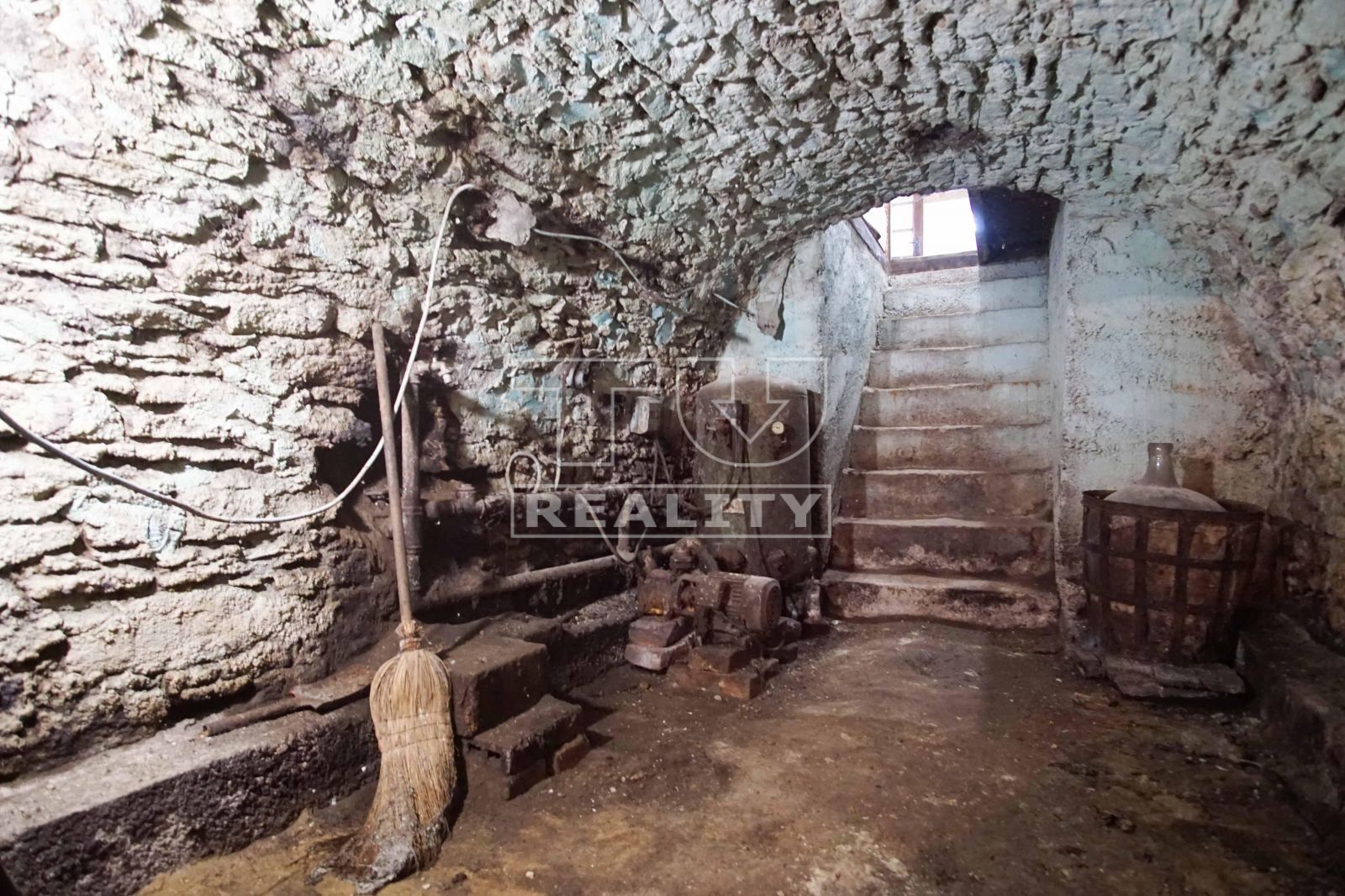 Na predaj pivničný dom, Svätý Peter, 1306 m²