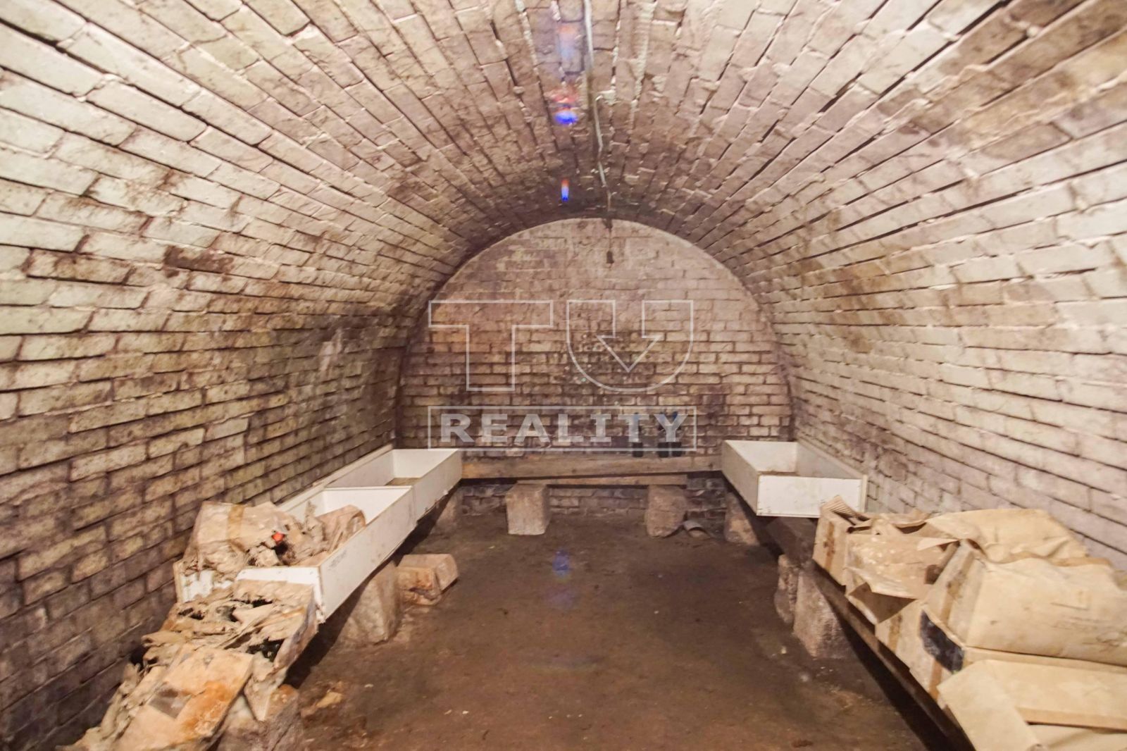 Na predaj pivničný dom, Svätý Peter, 464 m²