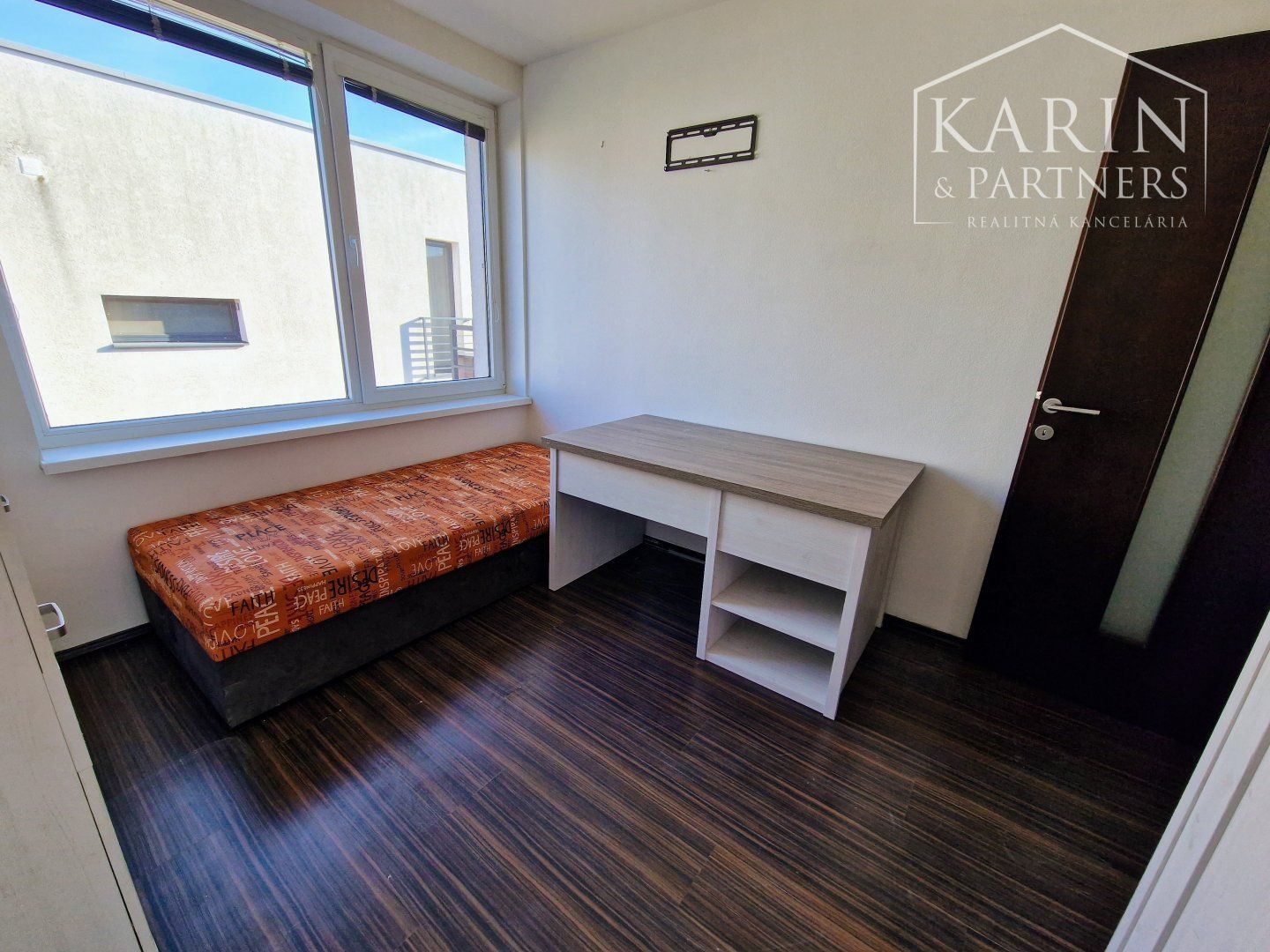 4-izbový RD v centre Rovinky | klimatizácia | parkovanie vo dvore | solárne panely | závlaha