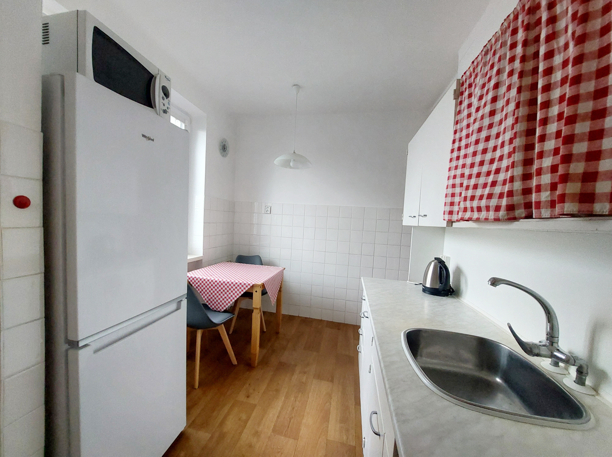 PRENÁJOM – V tehlovom bytovom dome 2 izbový byt na Trebišovskej ulici v Bratislave