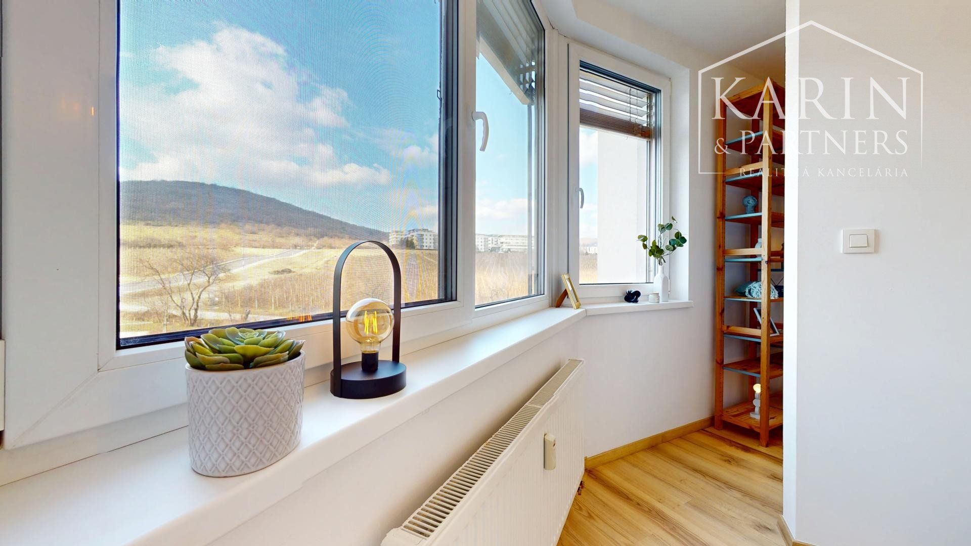 Zariadený 1,5 izbový byt | loggia | Malé Krasňany | výhľad na vinice