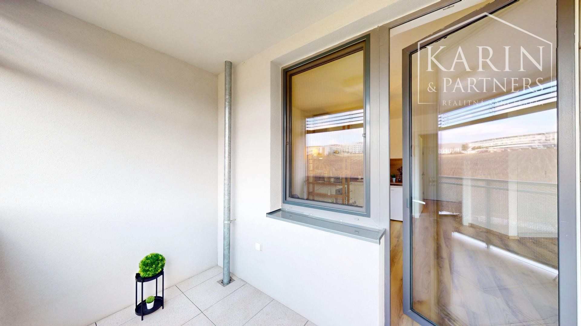 Zariadený 1,5 izbový byt | loggia | Malé Krasňany | výhľad na vinice