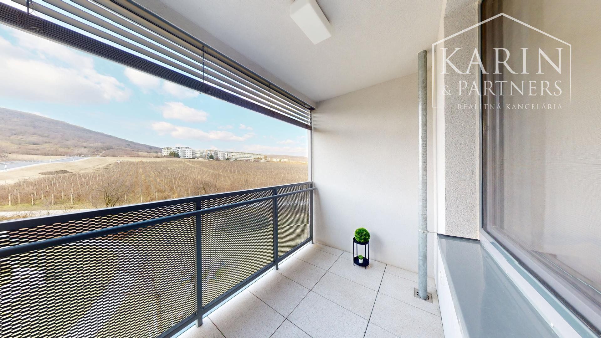 Zariadený 1,5 izbový byt | loggia | Malé Krasňany | výhľad na vinice
