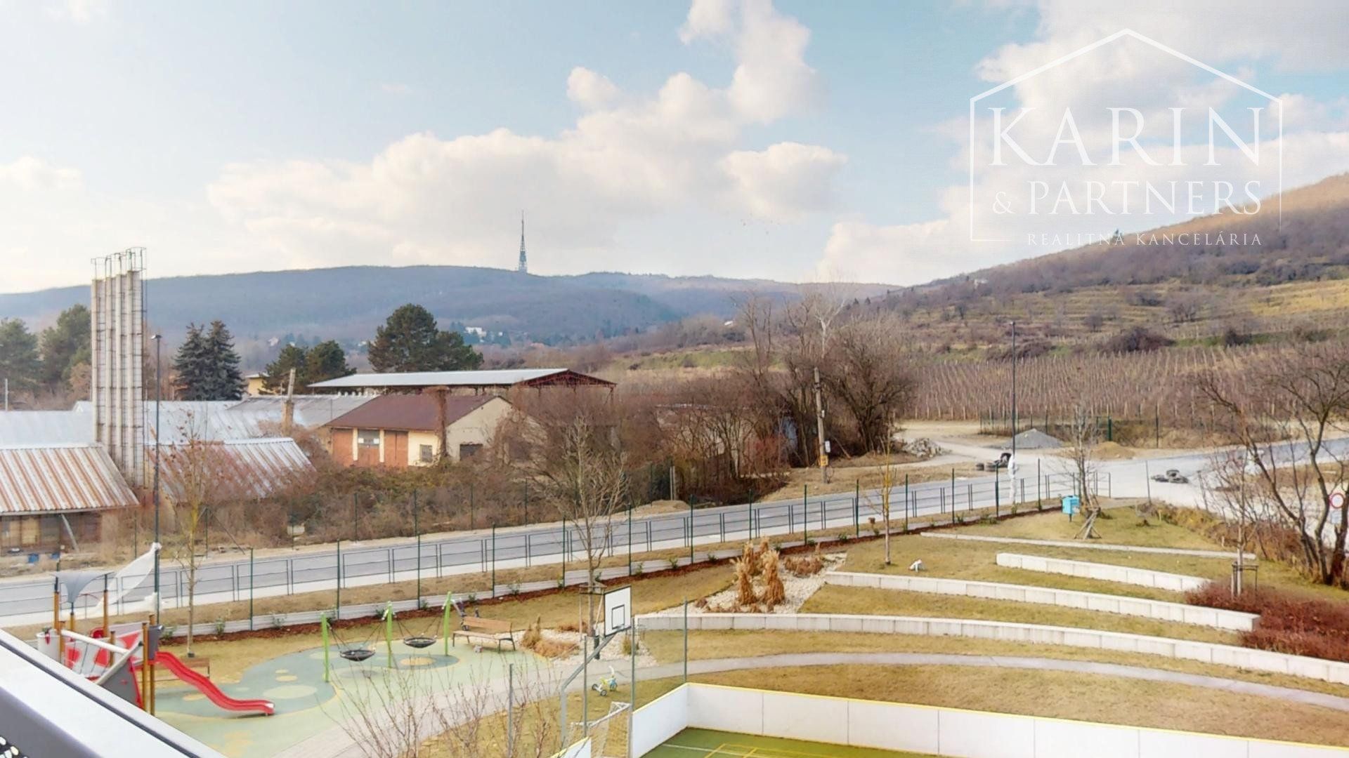 Zariadený 1,5 izbový byt | loggia | Malé Krasňany | výhľad na vinice