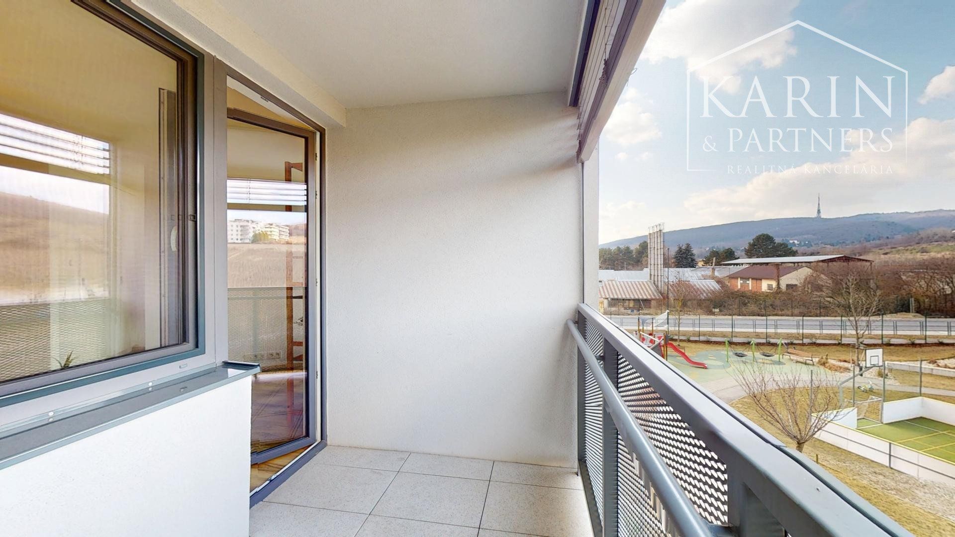 Zariadený 1,5 izbový byt | loggia | Malé Krasňany | výhľad na vinice
