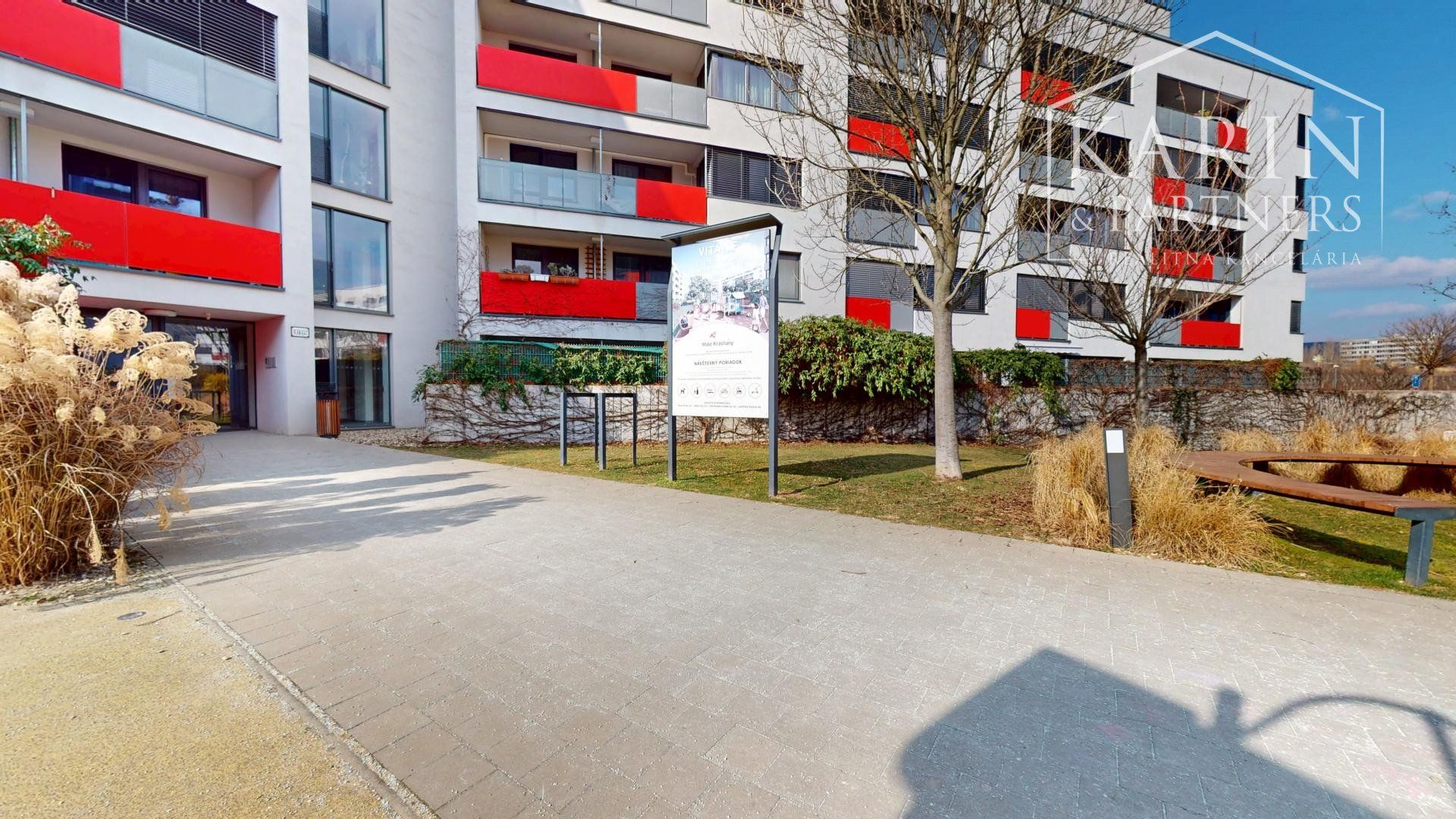 Zariadený 1,5 izbový byt | loggia | Malé Krasňany | výhľad na vinice