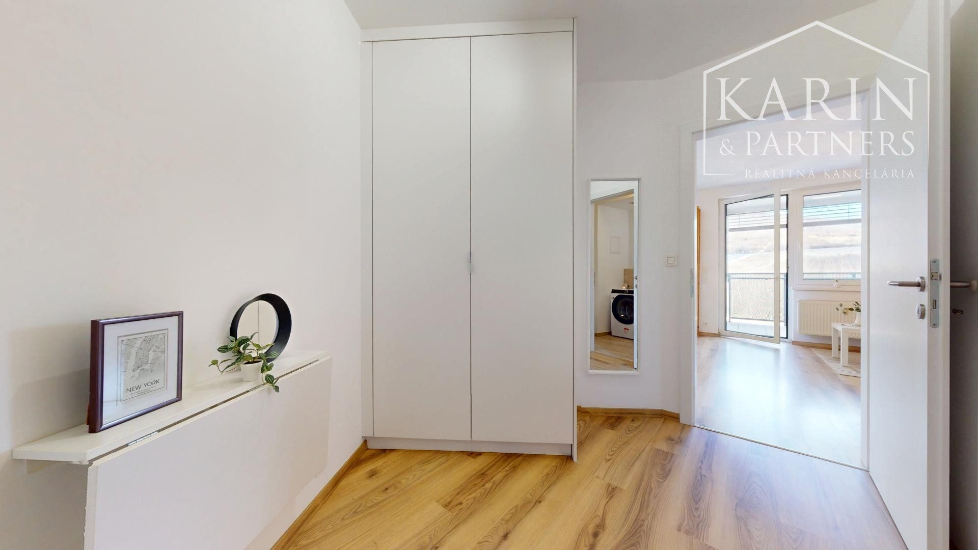 Zariadený 1,5 izbový byt | loggia | Malé Krasňany | výhľad na vinice