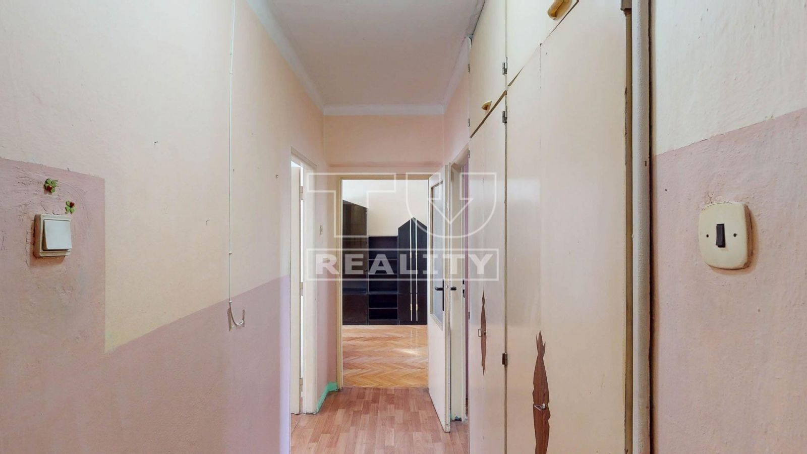 Na predaj priestranný 3-izbový byt s balkónom v obci Bošany