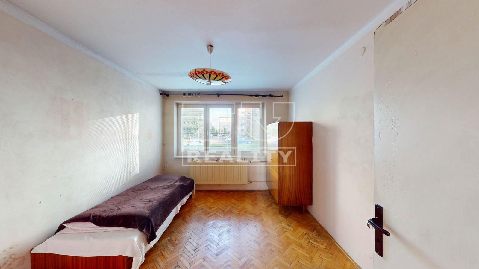 Na predaj priestranný 3-izbový byt s balkónom v obci Bošany