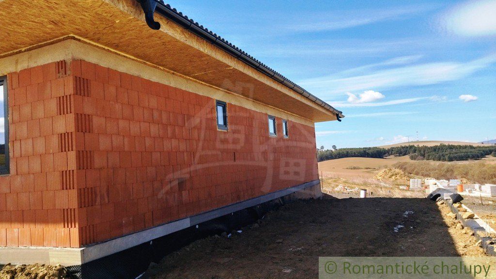 Novostavba bunglovu, Tvarožná