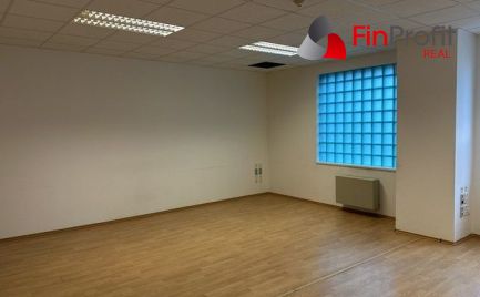 Na prenájom kancelária s výmerou 46 m2 na Úderníckej ul.