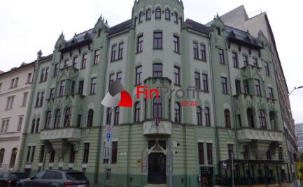 Dvojkancelária s vlastným zázemím v centre mesta na Šafárikovom námestí