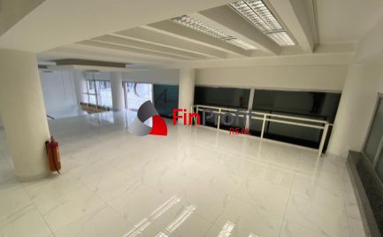 Pekný obchodný priestor /120 m2/ na Štúrovej ul. v budove LUXOR
