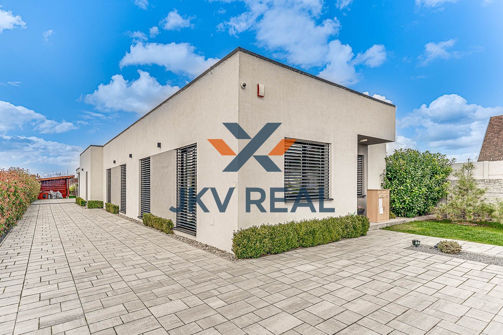 Moderný 5izbový rodinný dom s bazénom a altánkom | Veľké Úľany