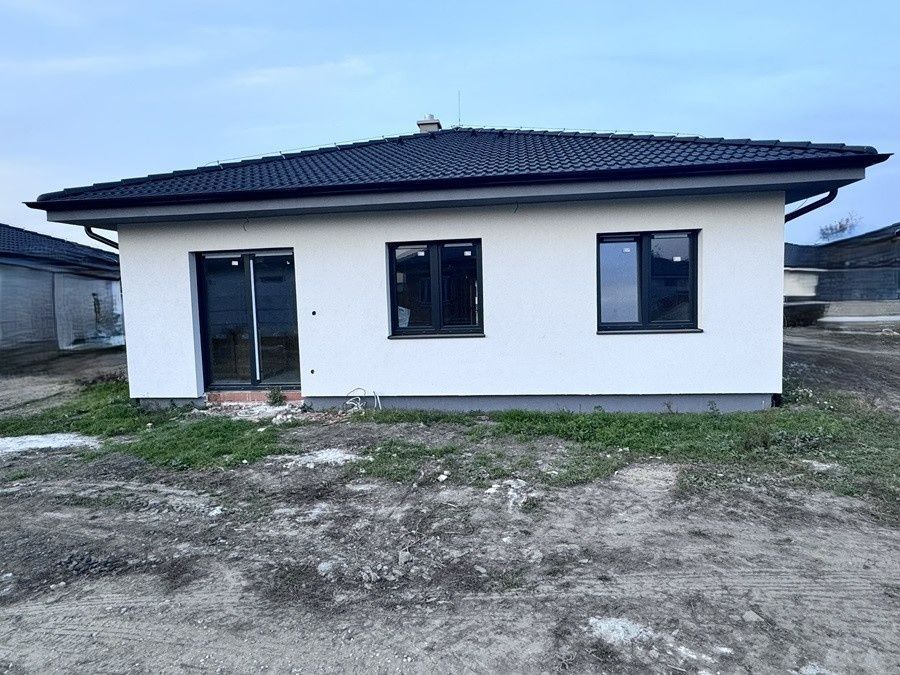 Nový 4-izbový rodinný dom s tepelným čerpadlom, oplotením a parkingom