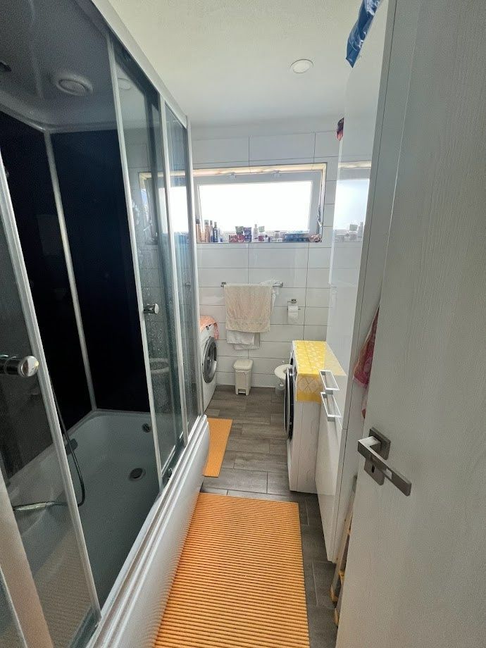 9-izbová rodinná vila s tromi bytmi, garážami a obývateľným podkrovím bez kompromisov