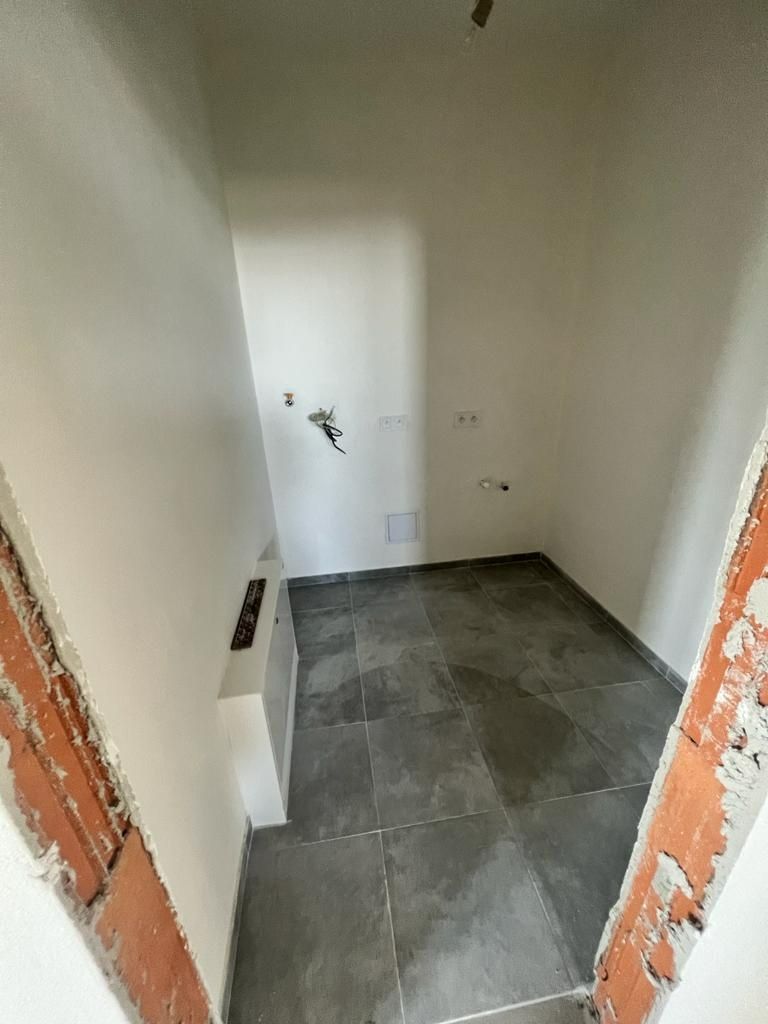Moderný 4-izbový rodinný dom s krytou terasou a podlahovým plynovým kúrením