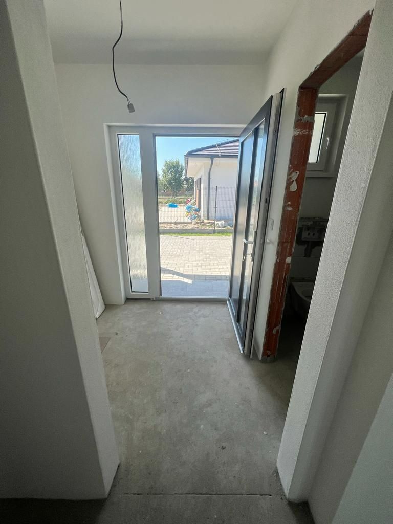 Moderný 4-izbový rodinný dom s krytou terasou a podlahovým plynovým kúrením