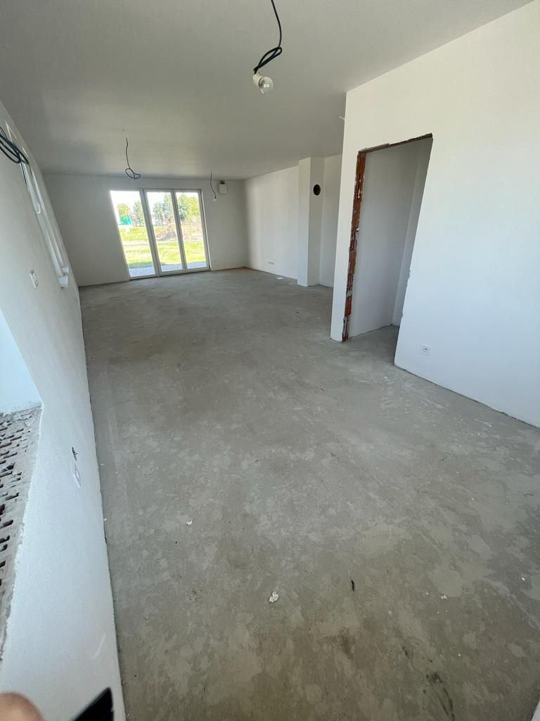 Moderný 4-izbový rodinný dom s krytou terasou a podlahovým plynovým kúrením