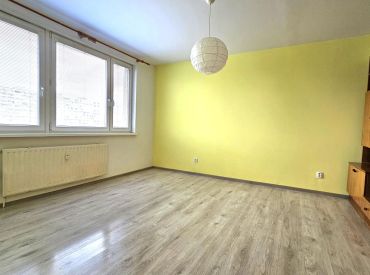 1 izbový byt v Bratislave - Petržálke, 36m2, čiastočná rekonštrukcia