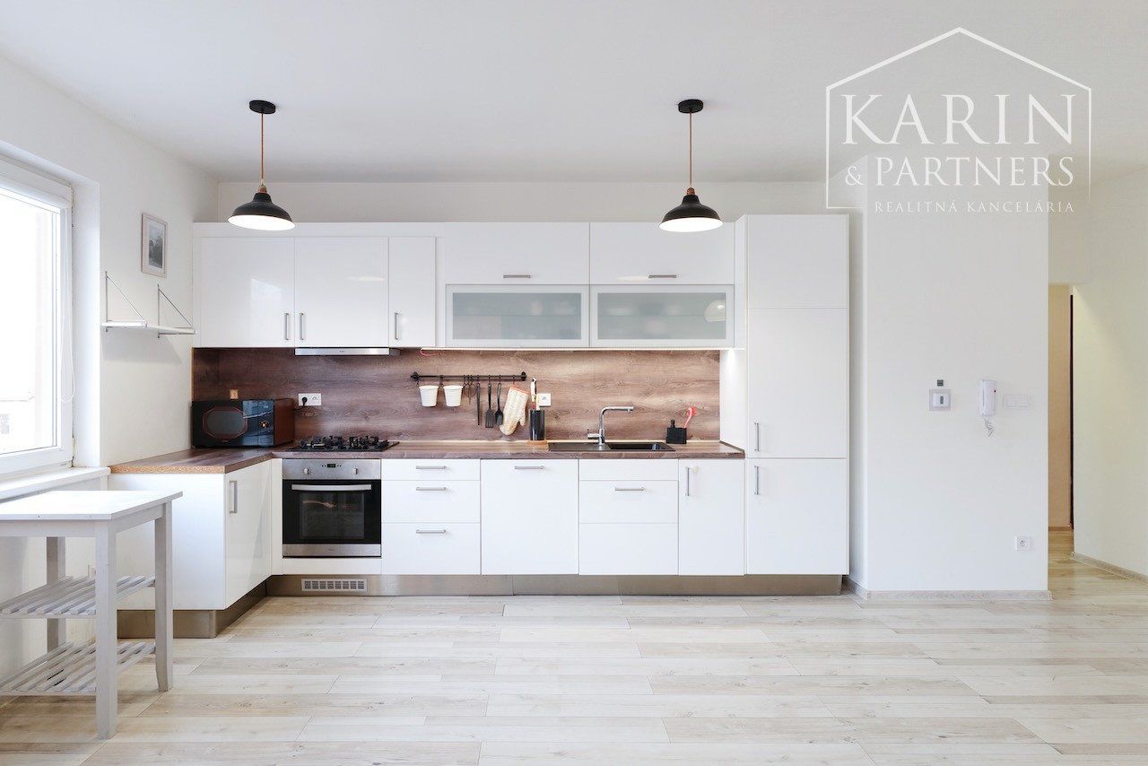 Iný-Predaj-Bratislava - mestská časť Ružinov-267000.00 €