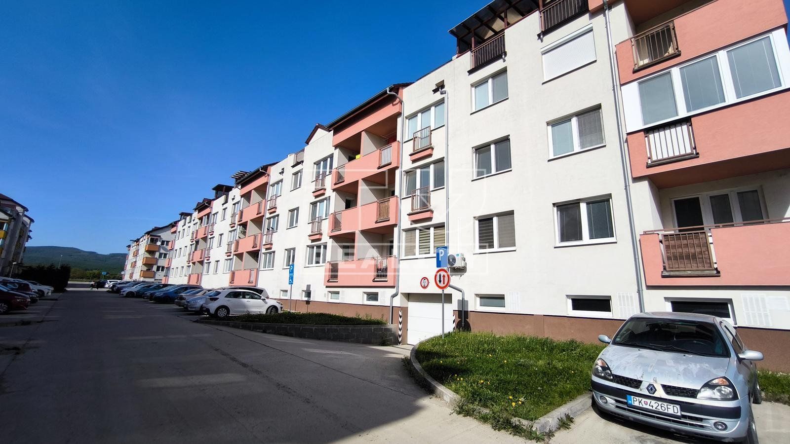 Priestranný 2-izbový byt s loggiou – moderný a útulný domov v meste pod Karpatmi, PEZINOK, 55,81 m2