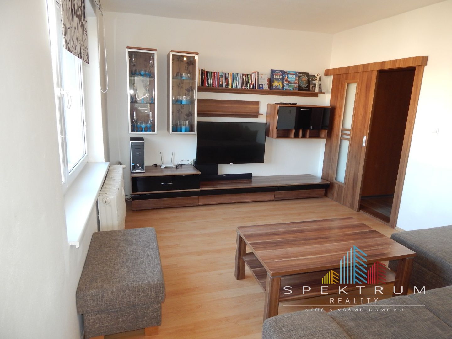 SPEKTRUM REALITY- Na Predaj komplet rekonštruovaný 3-izbový byt, 75 m2, 2x loggia, Handlová, ul. Morovnianská Cesta